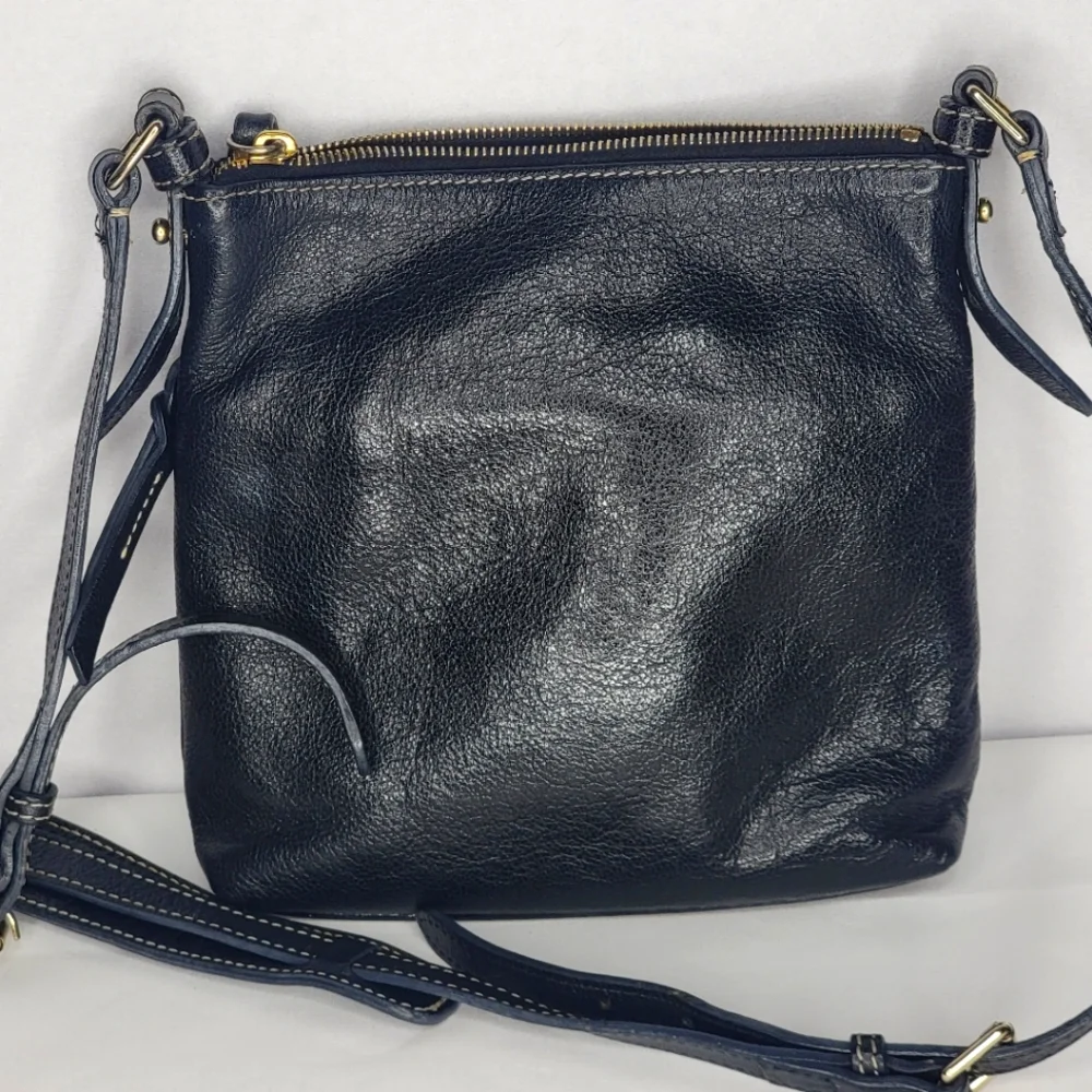 Dooney & Bourke Black Leather Crossbody Bag. P127‎